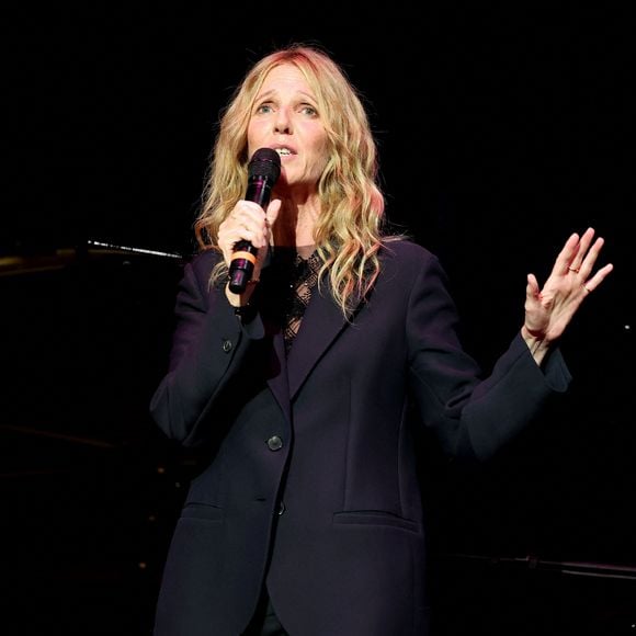 Sandrine Kiberlain pendant la cérémonie de remise du prix lumière à I.Huppert lors de la 16ème édition du Festival Lumière à l'Amphithéâtre - Centre de Congrès à Lyon, France, le 18 octobre 2024. © Dominique Jacovides/Bestimage 