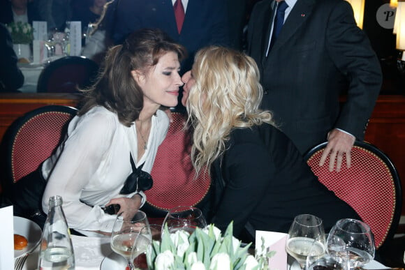 Fanny Ardant (Meilleure Actrice) et Sandrine Kiberlain (Meilleure Actrice) lors du déjeuner des nommés aux César au restaurant Fouquet's à Paris, le 8 février 2014. 