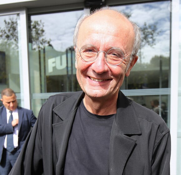 Exclusif - Philippe Geluck - Personnalités à la sortie des studios de l'enregistrement de l'émission "Les Grosses Têtes" sur RTL à Paris. Le 25 septembre 2023 © Jonathan Rebboah / Panoramic / Bestimage