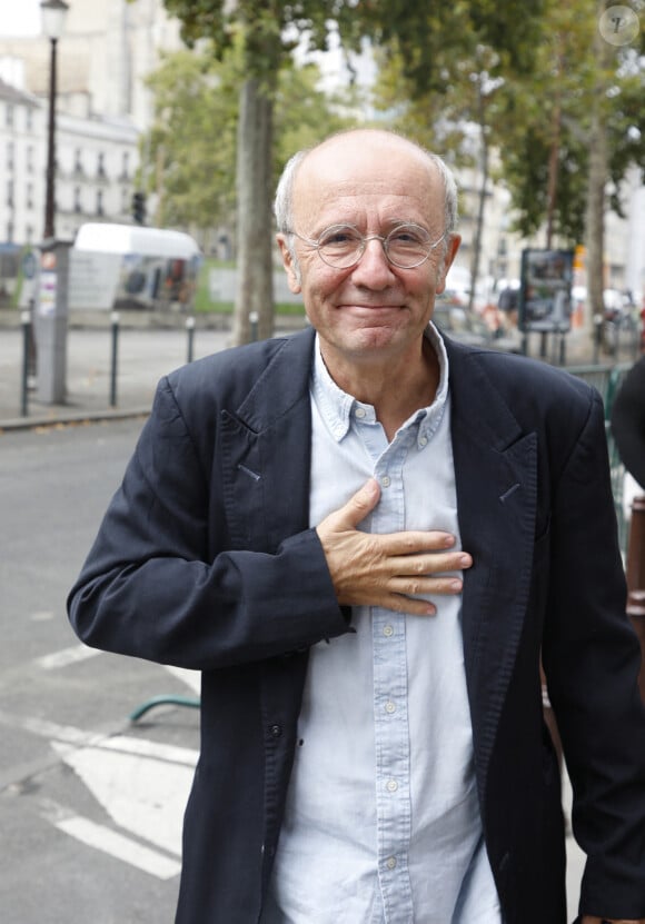 Exclusif - Philippe Geluck à la sortie des studios de RTL à Paris, France, le 28 août 2023.