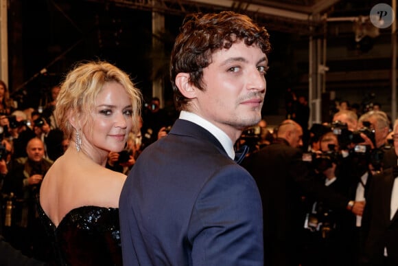 Virginie Efira et son compagnon Niels Schneider - Descente des marches du film "Sibyl" lors du 72ème Festival International du Film de Cannes. Le 24 mai 2019 © Jacovides-Moreau / Bestimage 