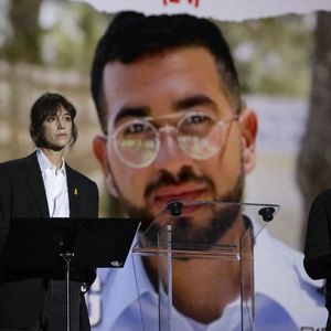 Charlotte Gainsbourg lors d'une cérémonie organisée par le Conseil des institutions juives de France (CRIF) en hommage aux victimes des attentats du Hamas du 7 octobre 2023 contre Israël, à l'occasion du premier anniversaire de l'événement, à Paris, le 7 octobre 2024. © Jack Tribeca / Bestimage 