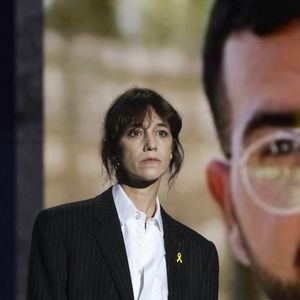 La dette s'élève à 1,5 million d'euros et l'affaire a été portée au tribunal
Charlotte Gainsbourg lors d'une cérémonie organisée par le Conseil des institutions juives de France (CRIF) en hommage aux victimes des attentats du Hamas du 7 octobre 2023 contre Israël, à l'occasion du premier anniversaire de l'événement, à Paris, le 7 octobre 2024. © Jack Tribeca / Bestimage 