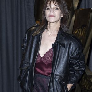 Les deux parties se renvoient la balle
Charlotte Gainsbourg - Photo Call pour Le Défilé -Saint Laurent lors de la Fashion Week à Paris le 24 septembre 2024. © Olivier Borde /Bestimage 