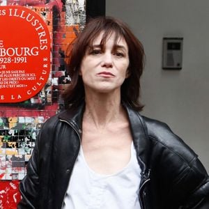 Charlotte Gainsbourg a ouvert la Maison Gainsbourg
Ben Attal, Rachida Dati (ministre de la culture), Charlotte Gainsbourg lors de la cérémonie de dévoilement de la plaque "Maison des Illustres" de la Maison Gainsbourg à Paris, France. © Christophe Clovis/Bestimage 