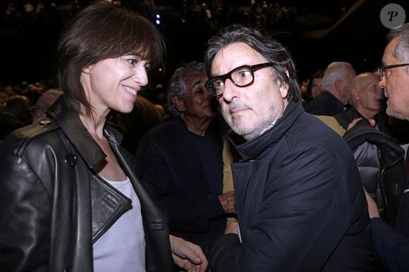 Charlotte Gainsbourg et Yvan Attal - La grande conférence du collectif agirensemble présente "Solitude d'Israël", le livre de Bernard-Henri Lévy à la salle Pleyel à Paris le 19 mars 2024. © Cédric Perrin / Bestimage  A major conference organised by the 