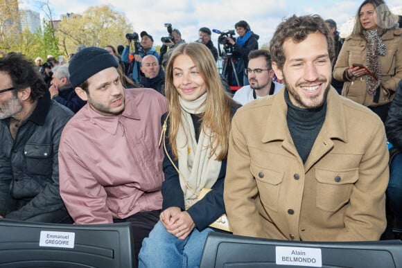 À l'approche des fêtes de fin d'année, Paul Belmondo a retrouvé son fils, Alessandro
 
Alessandro Belmondo, Stella Belmondo, Victor Belmondo - Inauguration de "La promenade Jean-Paul Belmondo" au terre-plein central du pont de Bir-Hakeim, ouvrage public communal situé sous le viaduc du métro aérien, à Paris (15e, 16e) le 12 avril 2023. © Cyril Moreau/Bestimage