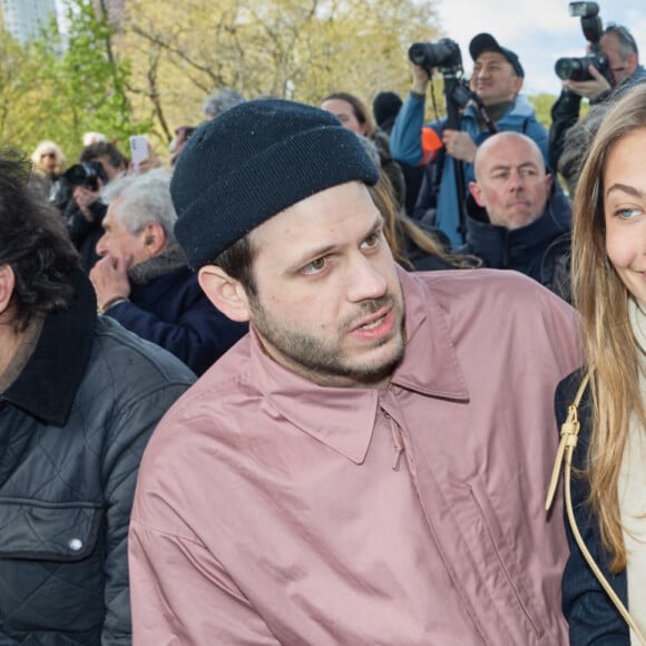 À l'approche des fêtes de fin d'année, Paul Belmondo a retrouvé son fils, Alessandro
 
Alessandro Belmondo, Stella Belmondo, Victor Belmondo - Inauguration de "La promenade Jean-Paul Belmondo" au terre-plein central du pont de Bir-Hakeim, ouvrage public communal situé sous le viaduc du métro aérien, à Paris (15e, 16e) le 12 avril 2023. © Cyril Moreau/Bestimage