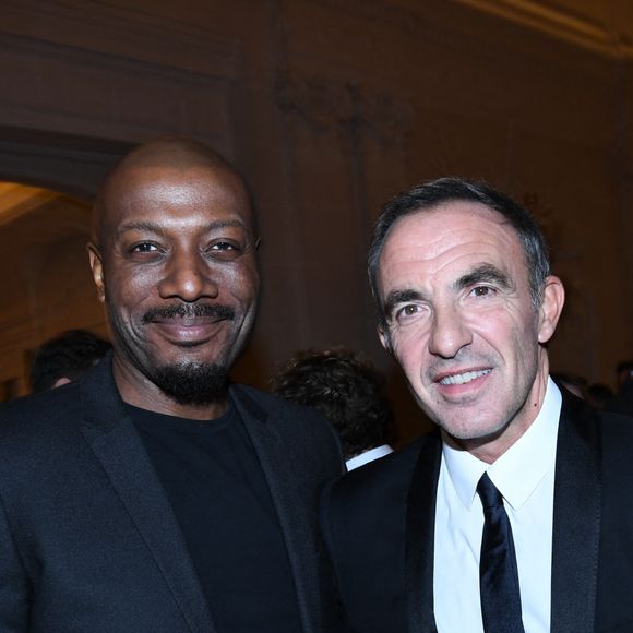 Harry Roselmack et Nikos Aliagas ont répondu présents et répresentaient à merveille le groupe TF1. 
Harry Roselmack, Nikos Aliagas - Soirée du 10ème anniversaire de l'hôtel Peninsula à Paris le 28 novembre 2024. © Rachid Bellak/Bestimage