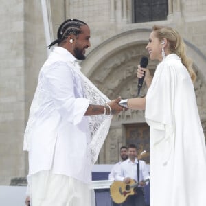 Slimane, Lara Fabian lors du dernier relais de La Flamme Olympiques avant la cérémonie d'ouverture des Jeux Olympiques (JO) de Paris 2024 à Saint-Denis, Seine Saint-Denis, France, le 26 juillet 2024. © Melloul-Tribeca/Bestimage 