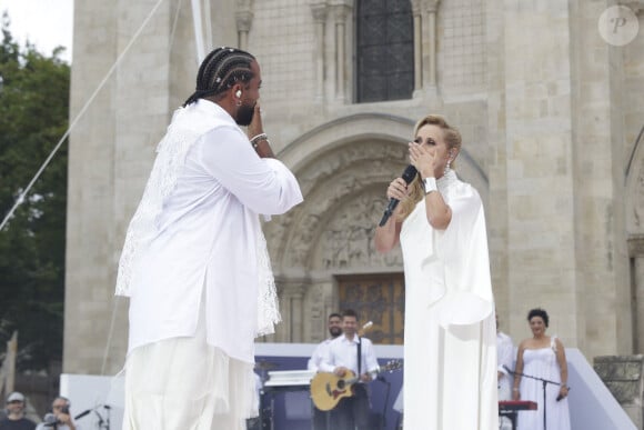 Slimane, Lara Fabian lors du dernier relais de La Flamme Olympiques avant la cérémonie d'ouverture des Jeux Olympiques (JO) de Paris 2024 à Saint-Denis, Seine Saint-Denis, France, le 26 juillet 2024. © Melloul-Tribeca/Bestimage 