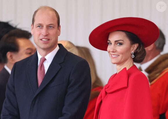 Bien que Kate ne sera pas présente au banquet d'État organisé en soirée au palais de Buckingham, elle jouera un rôle clé lors des cérémonies du matin et du déjeuner officiel...
Le prince et la princesse de Galles lors de la cérémonie d'accueil du président de la Corée du Sud, Yoon Suk Yeol, et de son épouse, Kim Keon Hee, à Horse Guards Parade, dans le centre de Londres, au premier jour de la visite d'État au Royaume-Uni. Londres, Royaume-Uni, mardi 21 novembre 2023. Photo par Chris Jackson/PA Wire/ABACAPRESS.COM