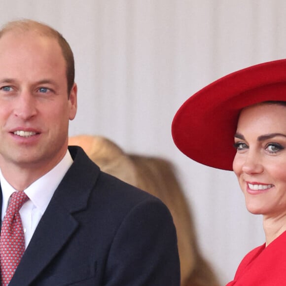 Bien que Kate ne sera pas présente au banquet d'État organisé en soirée au palais de Buckingham, elle jouera un rôle clé lors des cérémonies du matin et du déjeuner officiel...
Le prince et la princesse de Galles lors de la cérémonie d'accueil du président de la Corée du Sud, Yoon Suk Yeol, et de son épouse, Kim Keon Hee, à Horse Guards Parade, dans le centre de Londres, au premier jour de la visite d'État au Royaume-Uni. Londres, Royaume-Uni, mardi 21 novembre 2023. Photo par Chris Jackson/PA Wire/ABACAPRESS.COM