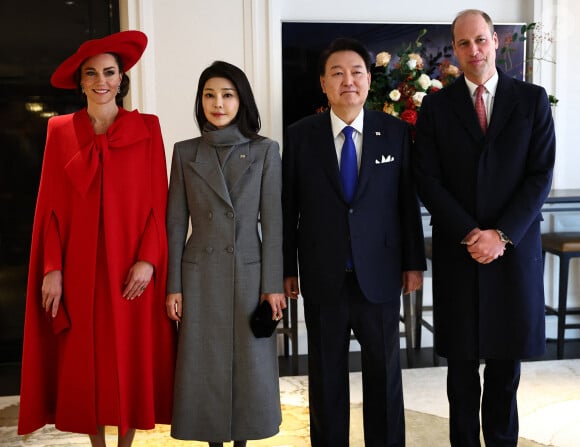 Le prince et la princesse de Galles (à gauche et à droite) accueillent le président de la Corée du Sud, Yoon Suk Yeol, et son épouse, Kim Keon Hee (au centre), dans leur hôtel du centre de Londres, au premier jour de la visite d'État au Royaume-Uni. Londres, Royaume-Uni, mardi 21 novembre 2023. Photo par Henry Nicholls/PA Wire/ABACAPRESS.COM