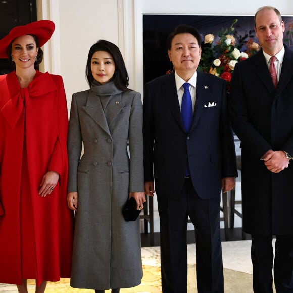 Le prince et la princesse de Galles (à gauche et à droite) accueillent le président de la Corée du Sud, Yoon Suk Yeol, et son épouse, Kim Keon Hee (au centre), dans leur hôtel du centre de Londres, au premier jour de la visite d'État au Royaume-Uni. Londres, Royaume-Uni, mardi 21 novembre 2023. Photo par Henry Nicholls/PA Wire/ABACAPRESS.COM