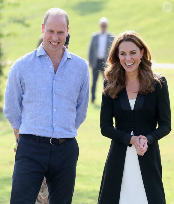 Les festivités commenceront par un accueil de l'émir et de son épouse au palais de Kensington, suivi d'une procession vers Horse Guards Parade.
Le duc et la duchesse de Cambridge lors d'une visite au Centre canin de l'armée, où le Royaume-Uni apporte son soutien à un programme qui forme des chiens à identifier des engins explosifs, à Islamabad, au Pakistan, le 18 octobre 2019. Photo par Chris Jackson/PA Photos/ABACAPRESS.COM