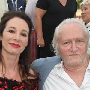 Niels Arestrup avec sa femme Isabelle Le Nouvel - Soirée du 90ème anniversaire de Line Renaud sur le Bateau Potel et Chabot "Pavillon Seine" à Paris le 2 juillet 2018. © Coadic Guirec/Bestimage