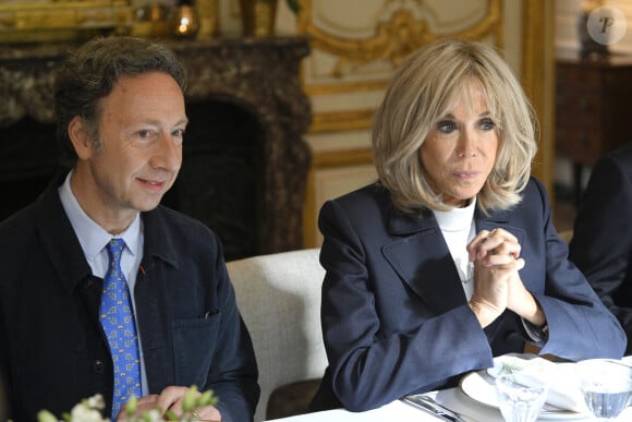 "Rien n'est confirmé pour Sir McCartney mais je prie tous les jours pour ça ! La pensée positive est créatrice" a-t-il précisé sur X.
Le journaliste spécialisé dans les royautés Stéphane Bern et la Première dame Brigitte Macron lors déjeuner de travail avec les acteurs français et belges de l'industrie créative et culturelle à l'Hôtel de Ville de Paris, France