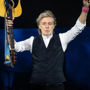 Interrogé sur le plateau de C Médiatique, l'animateur de Secrets d'Histoire avait annoncé que l'ancien Beatles Paul McCartney figurait bien parmi les artistes présents
Paul McCartney en concert au stade River Plate devant 70 000 fans à Buenos Aires, Argentine, le 6 octobre 2024. 