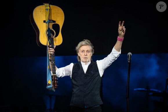 Interrogé sur le plateau de C Médiatique, l'animateur de Secrets d'Histoire avait annoncé que l'ancien Beatles Paul McCartney figurait bien parmi les artistes présents
Paul McCartney en concert au stade River Plate devant 70 000 fans à Buenos Aires, Argentine, le 6 octobre 2024. 