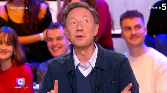 Stéphane Bern annonce une fausse information dans C Médiatique, l'animateur fait marche arrière : "J'ai été envoûté..."