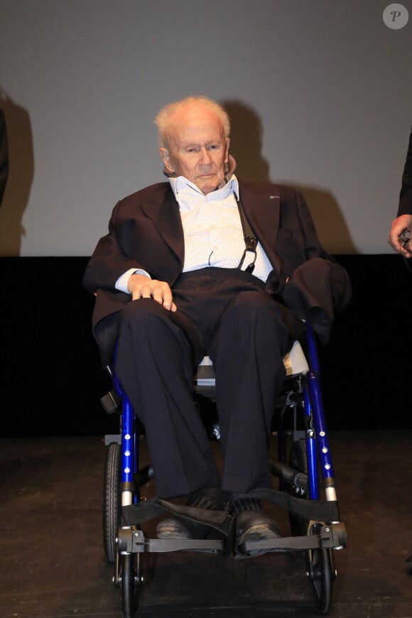 Il souhaite désormais évoluer loin des médias
Philipe Bouvard assiste à la projection du documentaire "Les Mille et une vies de Philippe Bouvard" (Paris Première) au théâtre de la Croisette à Cannes, le 30 novembre 2024.