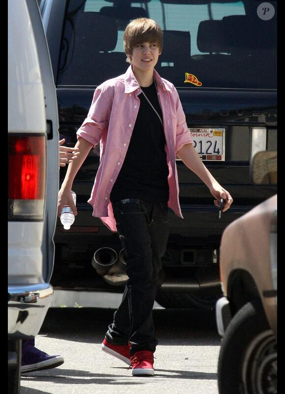 Justin Bieber tourne le clip du single Eenie Meenie, qu'il interprète en duo avec Sean Kingston. 