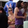 Katy Perry et Russell Brand fêtent Pâques dans leur maison de Los Feliz, le 4 avril 2010