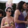 Katy Perry et Russell Brand fêtent Pâques dans leur maison de Los Feliz, le 4 avril 2010