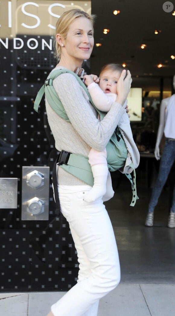 Kelly Rutherford et sa fille Helena Grace à Los Angeles, le 6 avril 2010