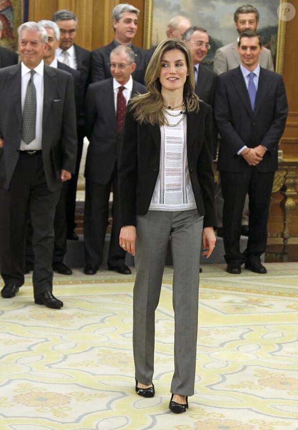 Letizia d'Espagne et son époux Felipe à Madrid, au palais royal, à l'occasion d'une réunion. Le 14 avril 2010