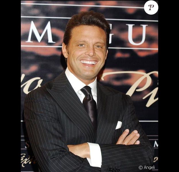 Luis Miguel Le Chanteur Superstar Hospitalise Va Mieux Reactualise Purepeople