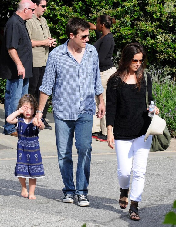 Jason Bateman et sa petite famille à l'anniversaire de Jennifer Garner le 17 avril 2010
