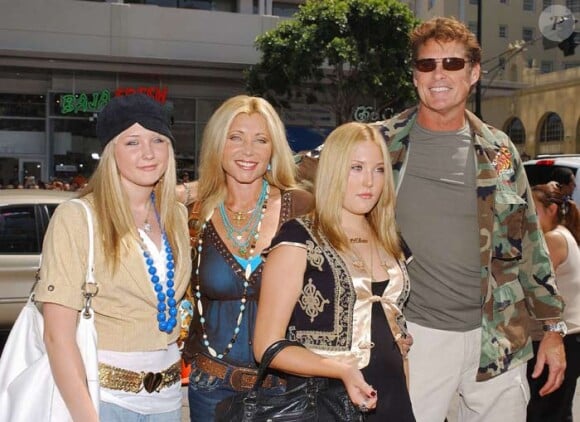 Pamela Bach avec David Hasselhoff et leurs filles à la première de Charlie et la Chocolaterie en juillet 2005 à Los Angeles