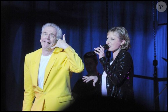 Dorothée et son fidèle acolyte Jacky, sur la scène de l'Olympia, le 17 avril 2010.
