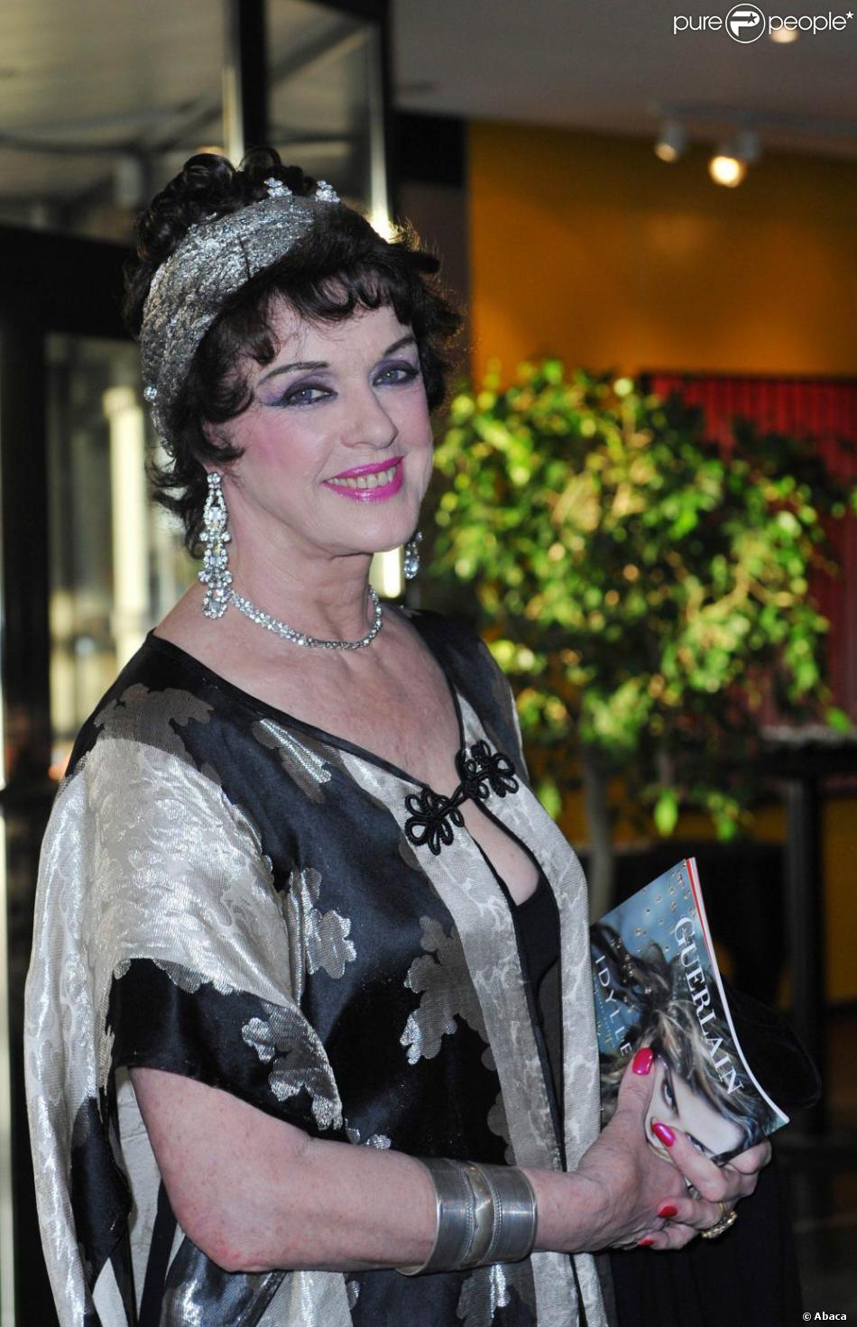 Anny Duperey à la 24e Cérémonie des Molières. 25 Avril 2010 - Purepeople