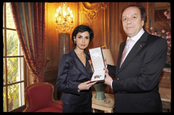 El  Mostafa Sahel (ambassadeur du Royaume du Maroc en France), et Rachida  Dati lors de sa remise des insignes de Grand officier du  Wissam Al Alaoui
