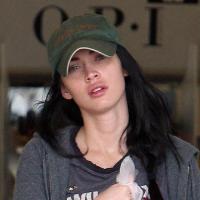 Deux versions de Megan Fox : au naturel un tantinet fatiguée ou en bombe fatale du western !