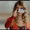 Taylor Swift dans la dernière campagne de pub pour l'appareil photo Sony TX7 Cybershot