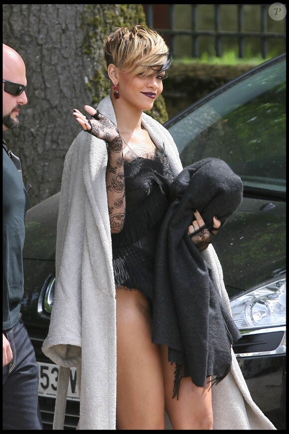 Rihanna sur le tournage de son nouveau clip - Te Amo -, en région parisienne, le 29 avril 2010.