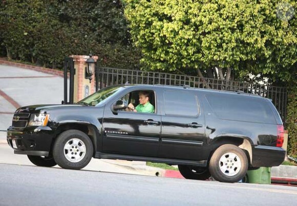 Dolph Lundgren en voiture dans les rues de Los Angeles