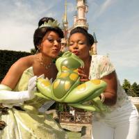 China Moses se transforme en Princesse Tiana... et se fait draguer par une grenouille à Disneyland Paris !