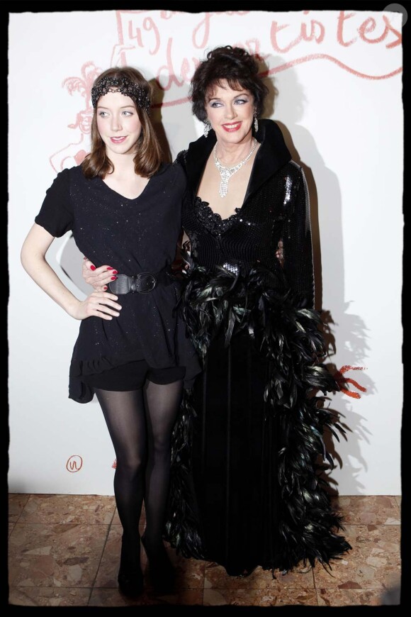 Sara Giraudeau et Anny Duperey lors du 49e Gala de l'Union des Artistes, à Paris, le 29 mars 2010.