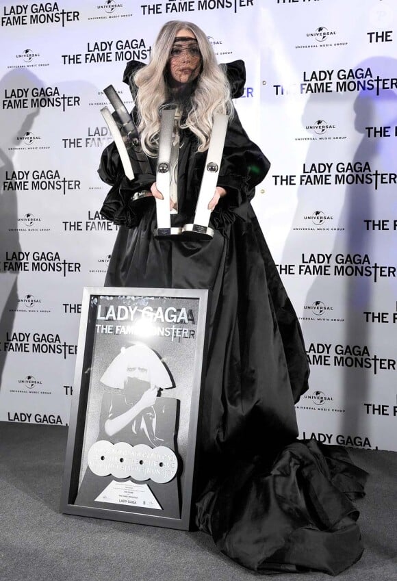 Lady Gaga reçoit enfin ses Echo Awards à Berlin, le 11 mai 2010 !
