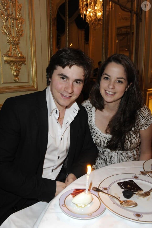 Anouchka Delon et son amoureux Julien au déjeuner de l'Hôtel Le Meurice, le 6 mai 2010.