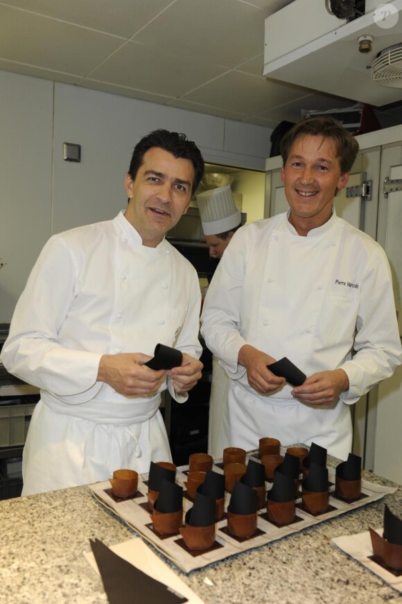 Yannick Alléno et Pierre Marcolini au déjeuner de l'Hôtel Le Meurice, le 6 mai 2010.
