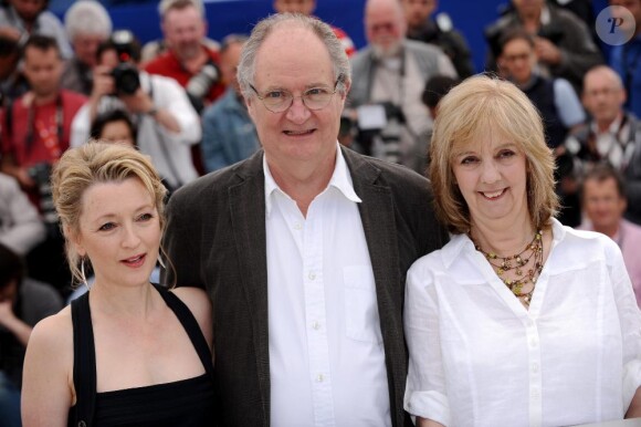 Lesley Manville, Ruth Sheen and Jim Broadbent lors du photocall d'Another Year au Festival de Cannes, le 15 mai 2010