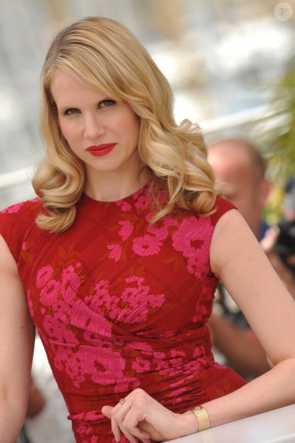 Lucy Punch lors du photocall à Cannes pour You Will Meet A Dark Stranger, le 15 mai 2010