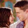 Anne Hathaway et Topher Grace dans Valentine's Day.