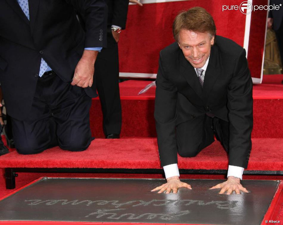 Jerry Bruckheimer Laisse Ses Empreintes Sur Hollywood Boulevard Entoure De Ses Amis Stars Le 18 05 2010 Purepeople